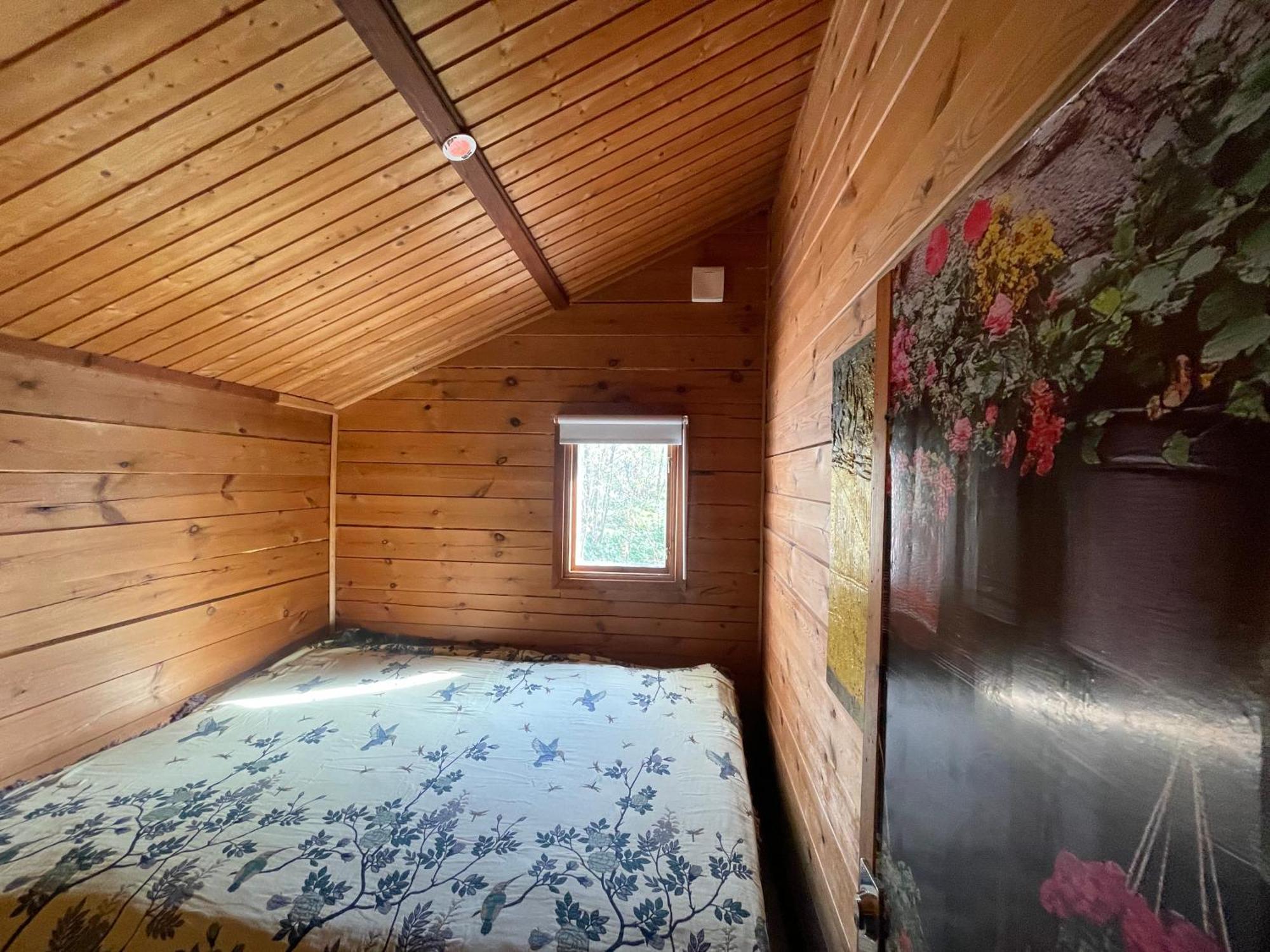 Three Rooms Stuga I Stugby Near National Park Undenäs Exterior foto